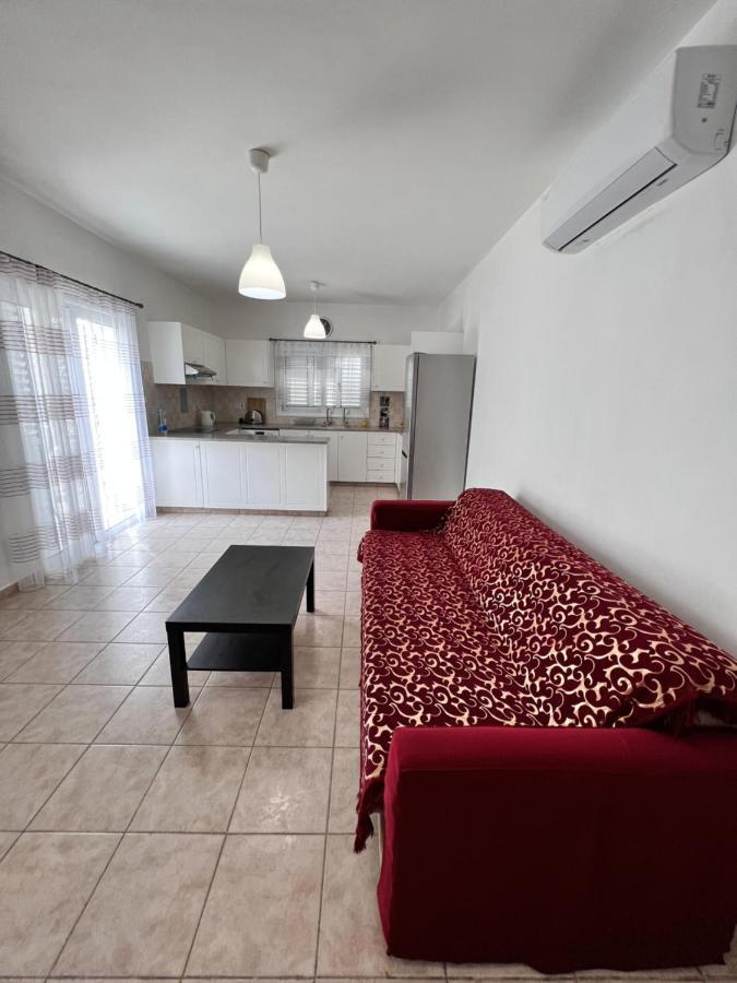 Pafia Sunbeach Townhouse Пафос Екстер'єр фото