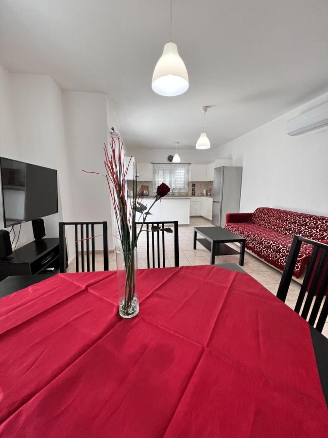 Pafia Sunbeach Townhouse Пафос Екстер'єр фото