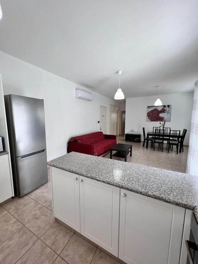 Pafia Sunbeach Townhouse Пафос Екстер'єр фото