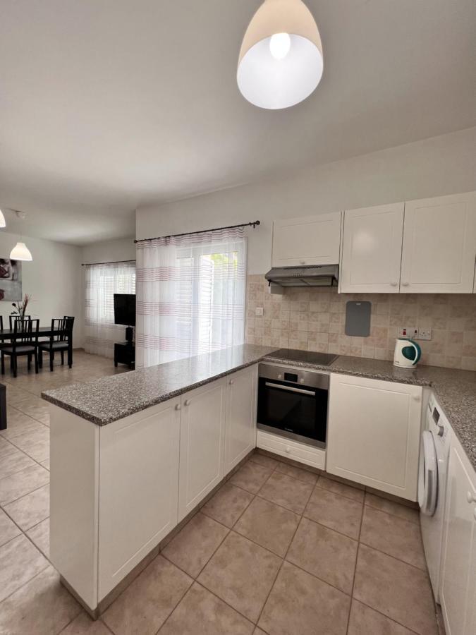 Pafia Sunbeach Townhouse Пафос Екстер'єр фото