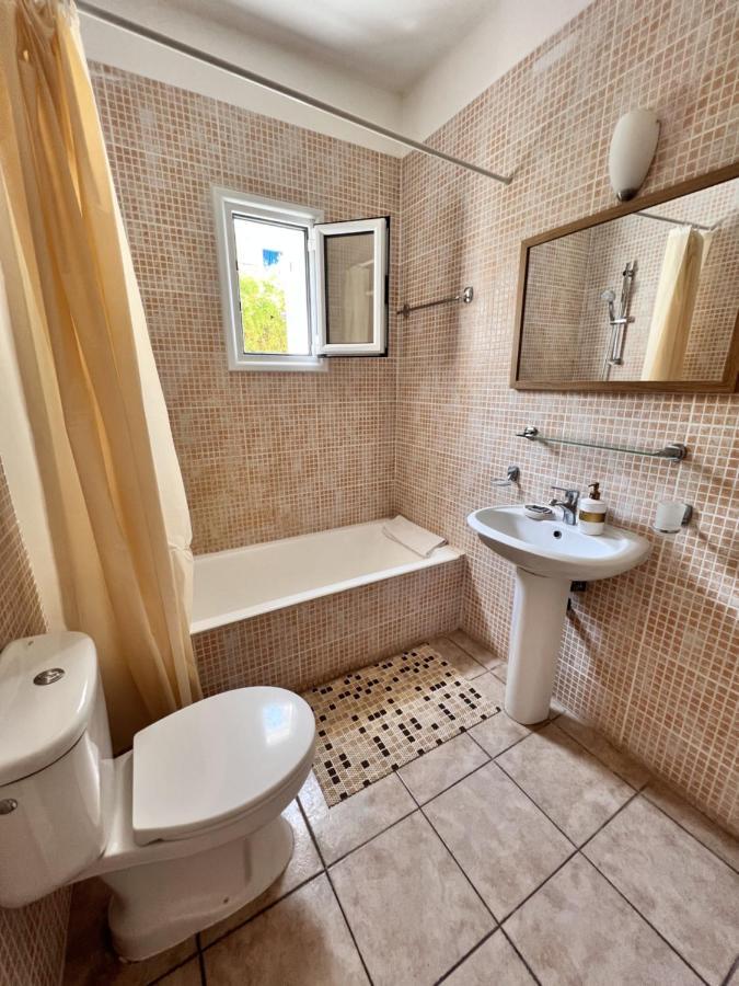 Pafia Sunbeach Townhouse Пафос Екстер'єр фото