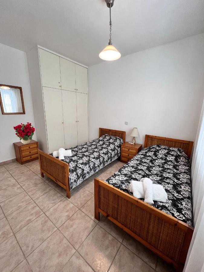 Pafia Sunbeach Townhouse Пафос Екстер'єр фото