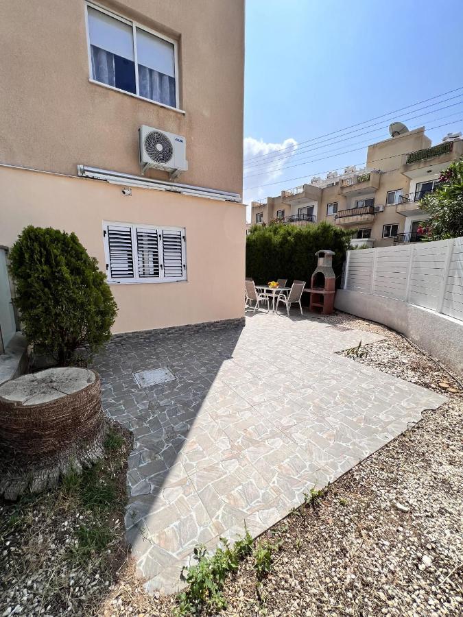 Pafia Sunbeach Townhouse Пафос Екстер'єр фото