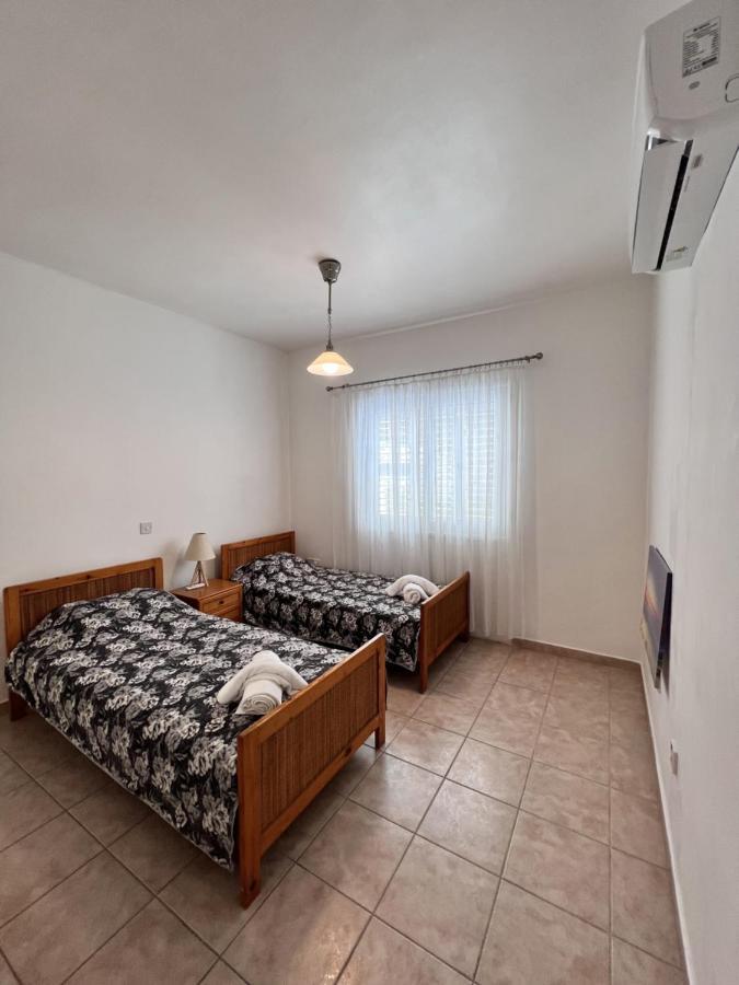 Pafia Sunbeach Townhouse Пафос Екстер'єр фото