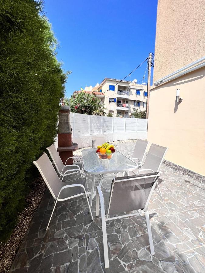 Pafia Sunbeach Townhouse Пафос Екстер'єр фото