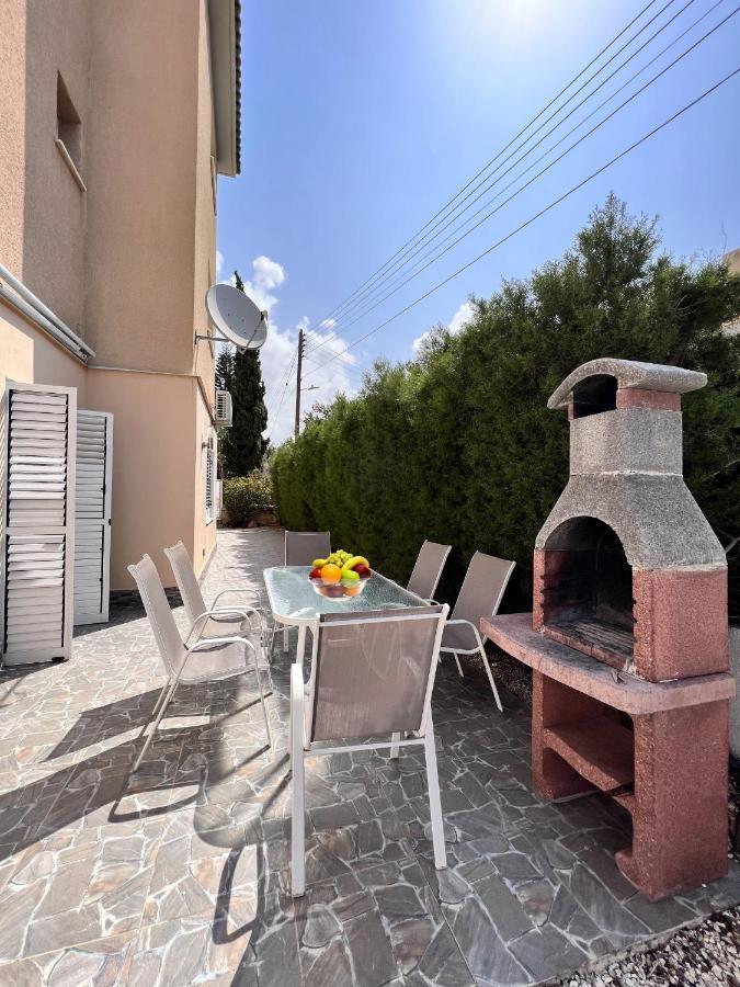 Pafia Sunbeach Townhouse Пафос Екстер'єр фото