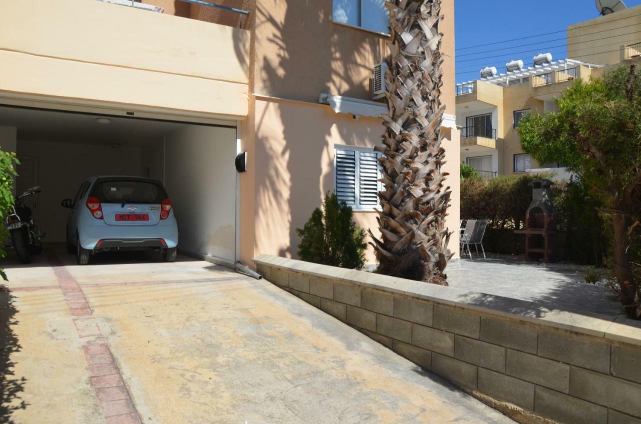 Pafia Sunbeach Townhouse Пафос Екстер'єр фото